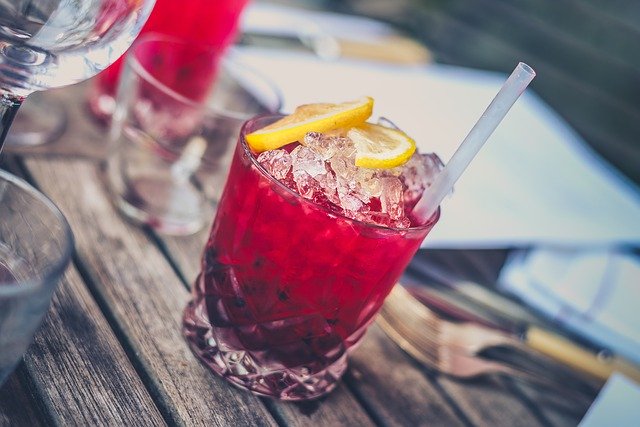 4 Ways To Still Lose Weight and Drink Cocktails